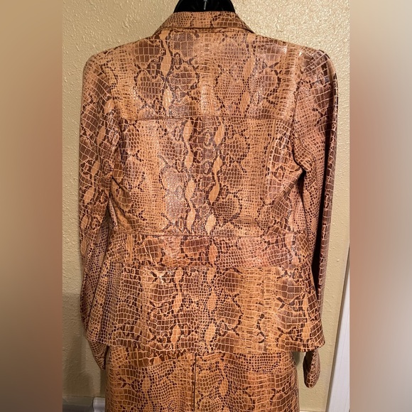 Son-Ya Sz S-XS Jacket & Variazioni lined Pencil Skirt Sz 2 Tan Snakeskin - Picture 9 of 15
